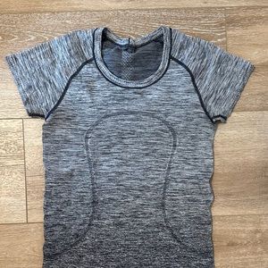 Lululemon short sleeve shirt